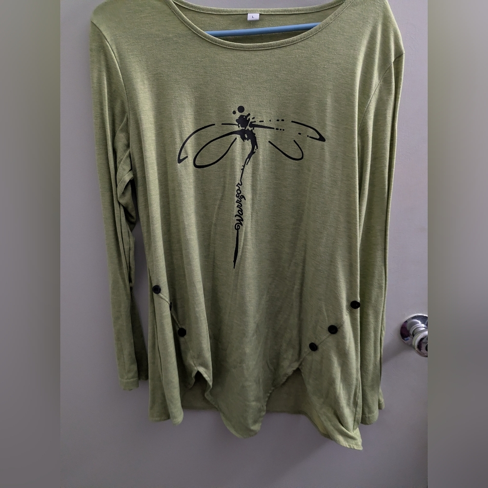 Green Long Sleeve Dolman Top with Dragonfly Design Large Soft Cozy EUC Yoga